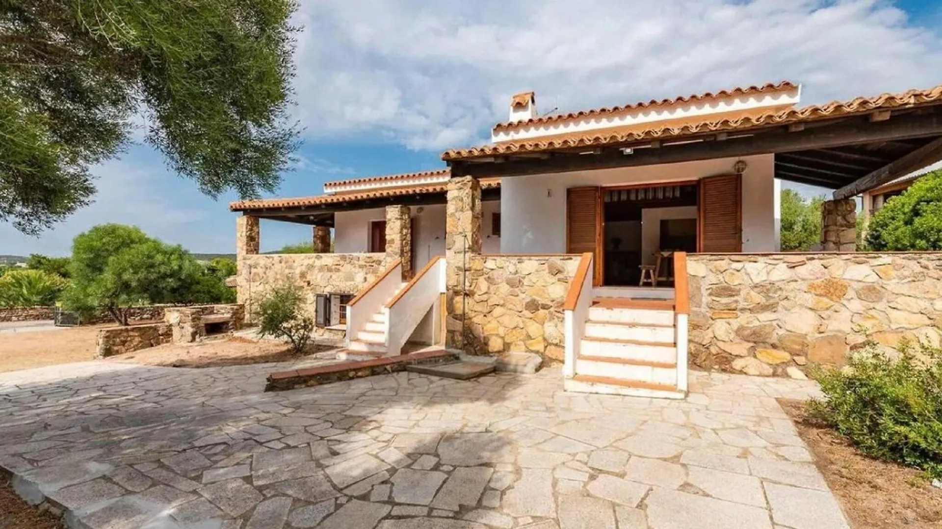 Apartment In Villa With Veranda And Garden contacts